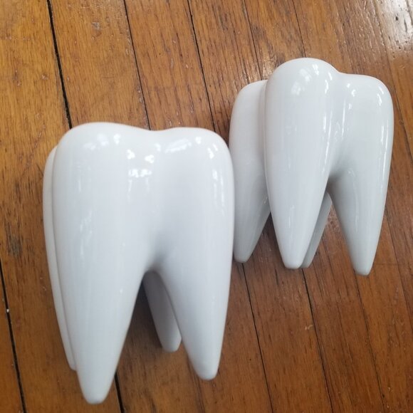 Porcelain 'tooth' Decor, set of 2 - Picture 5 of 7